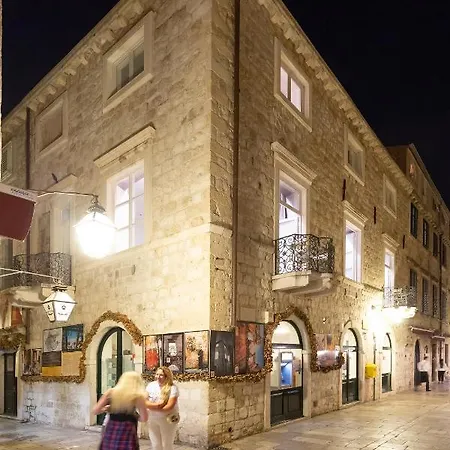 לינה וארוחת בוקר Palace Old Town - 