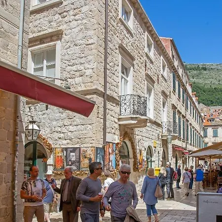 לינה וארוחת בוקר Palace Old Town - 