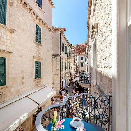 לינה וארוחת בוקר Palace Old Town - 